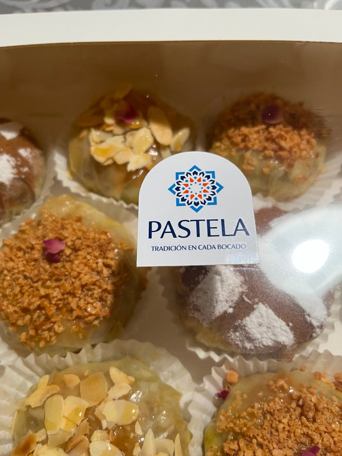 Pastela artesanal dorada